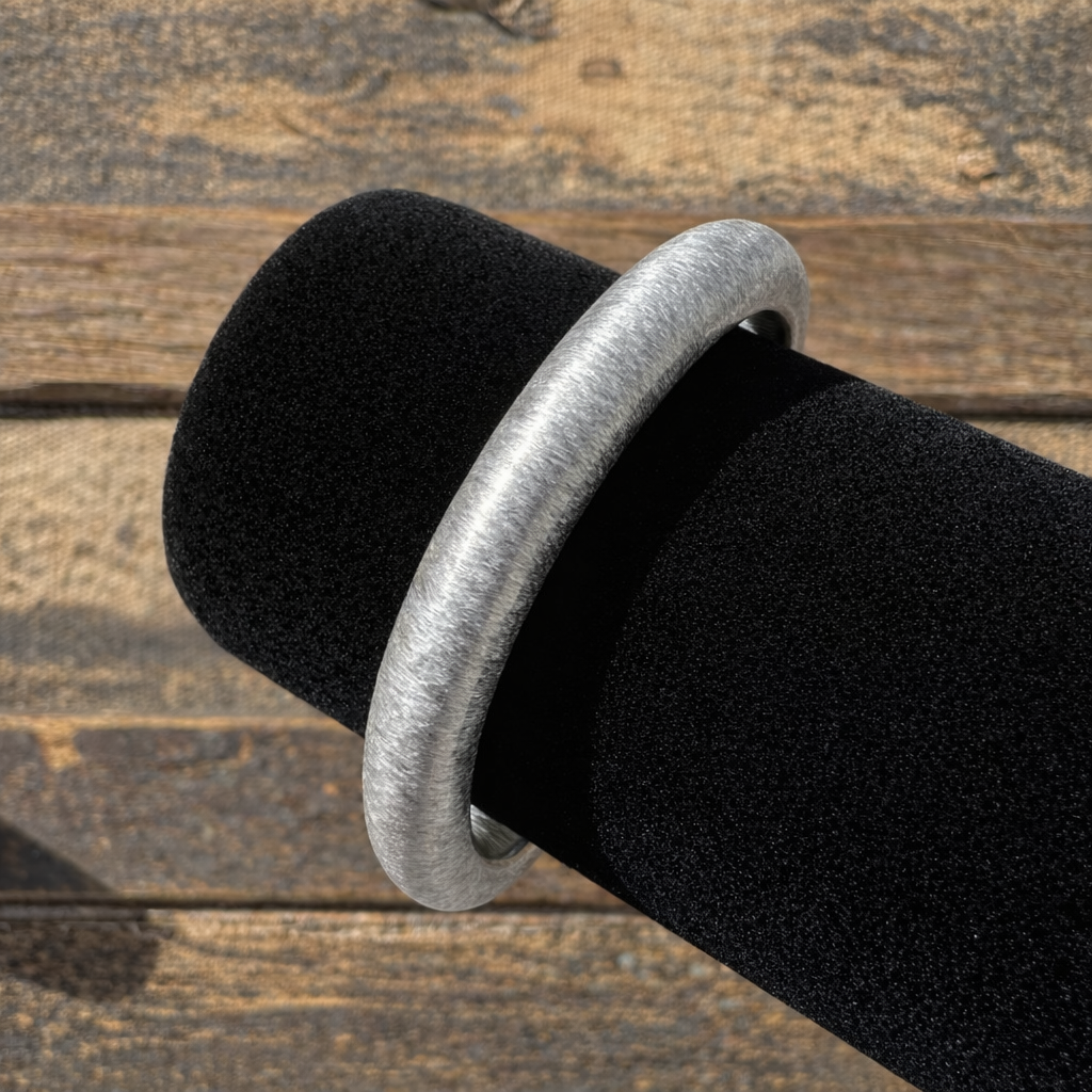 Distressed Style - Silver Cowboy Bull Ring Bangle Bracelet